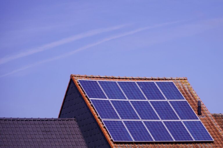 Panneaux solaires sur toiture, etude de faisabilite energetique